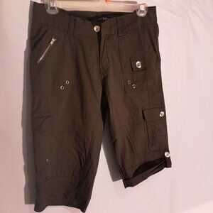 International Inc Company Ladies Size Small Army Green Shorts